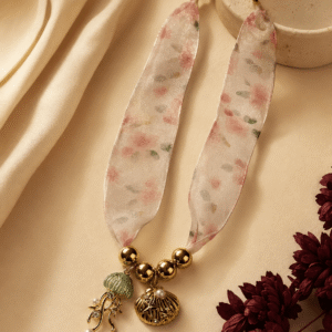 عقد أورجانزا مزهر بدلايات ذهبية / Floral Organza Charm Necklace