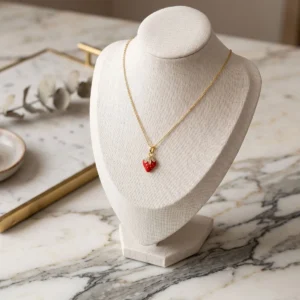 سلسلة ستانلس ستيل ذهبي بدلاية فراولة بورق لامع / Gold Stainless Steel Sparkly Leaf Strawberry Pendant Necklace