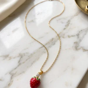 سلسلة ستانلس ستيل ذهبي بدلاية فراولة / Gold Stainless Steel Strawberry Pendant Necklace